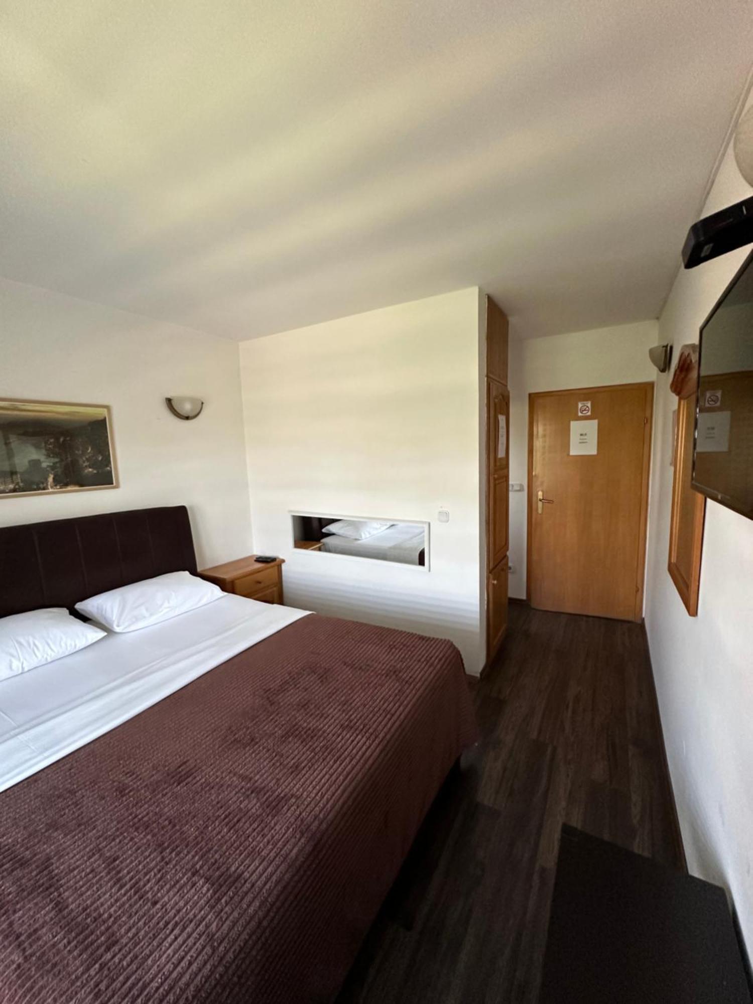 Prenociste Samir Hotell Gradacac Exteriör bild
